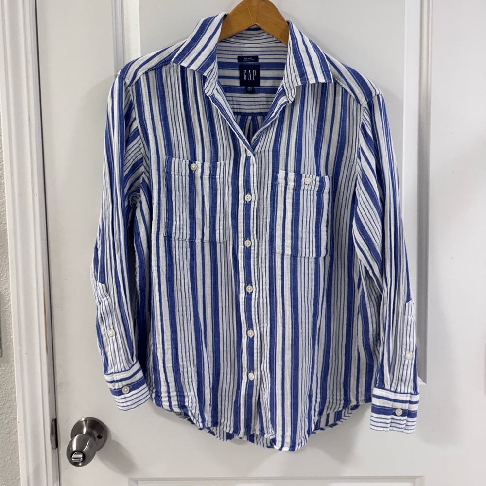 GAP Women’s Casual Blue and White Striped Shirt